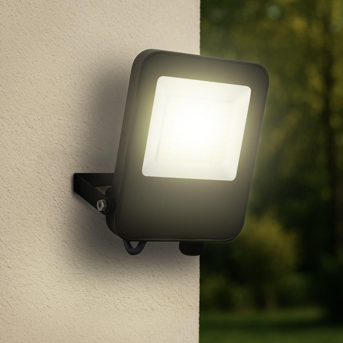 LED Außenstrahler LUCA CCT 3000K/4000K/6500K IP65 schwarz - Leistung einstellbar: 50W/30W/20W - Ausführung: Standard