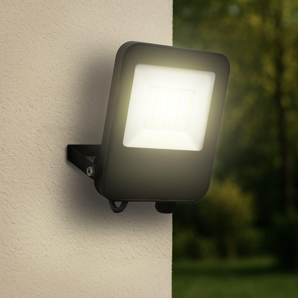 LED Außenstrahler LUCA CCT 3000K/4000K/6500K IP65 schwarz - Leistung einstellbar: 30W/20W/10W - Ausführung: Standard