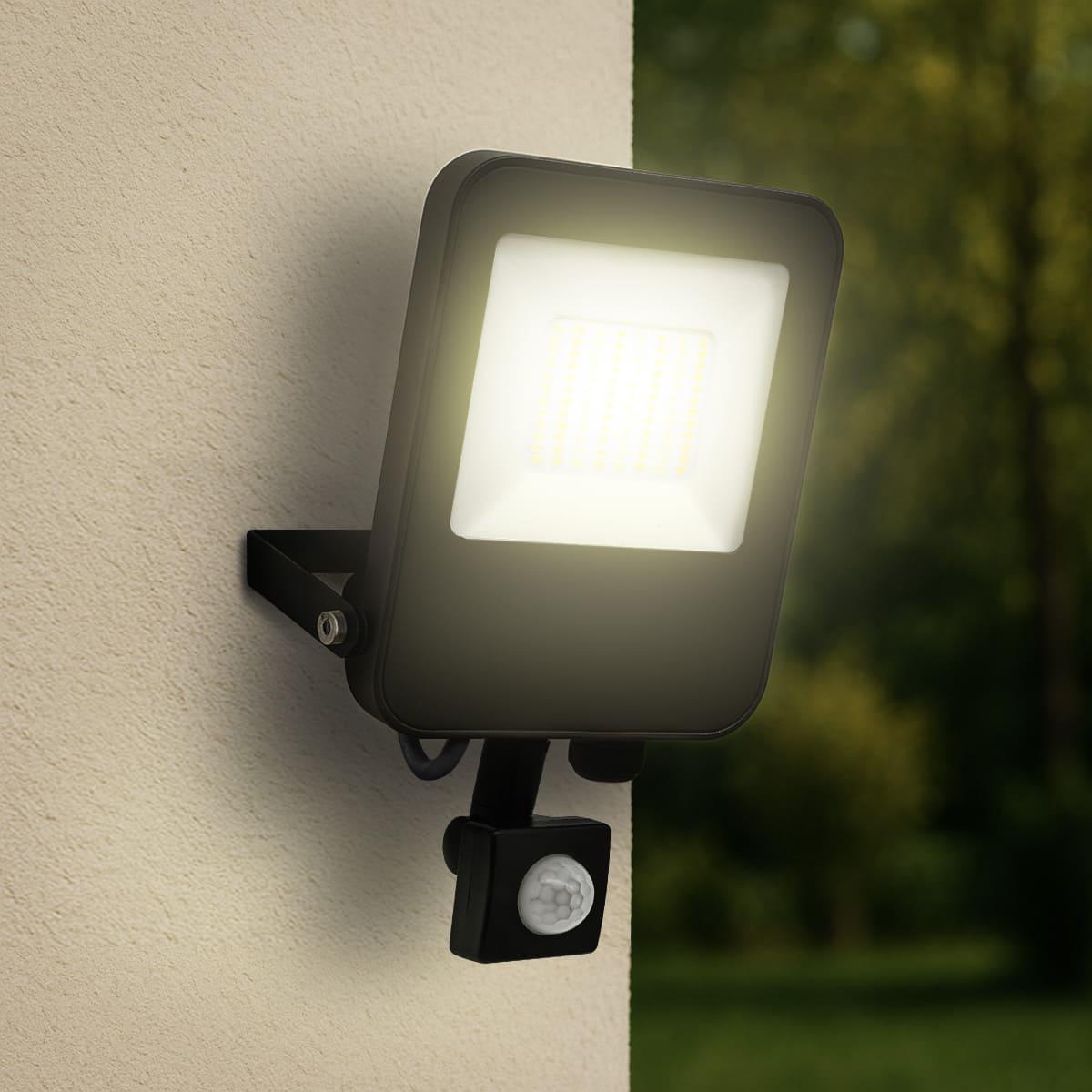 LED Außenstrahler LUCA CCT 3000K/4000K/6500K IP65 schwarz - Leistung einstellbar: 30W/20W/10W - Ausführung: Mit Bewegungsmelder