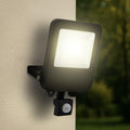 LED Außenstrahler LUCA CCT 3000K/4000K/6500K IP65 schwarz - Leistung einstellbar: 50W/30W/20W - Ausführung: Mit Bewegungsmelder