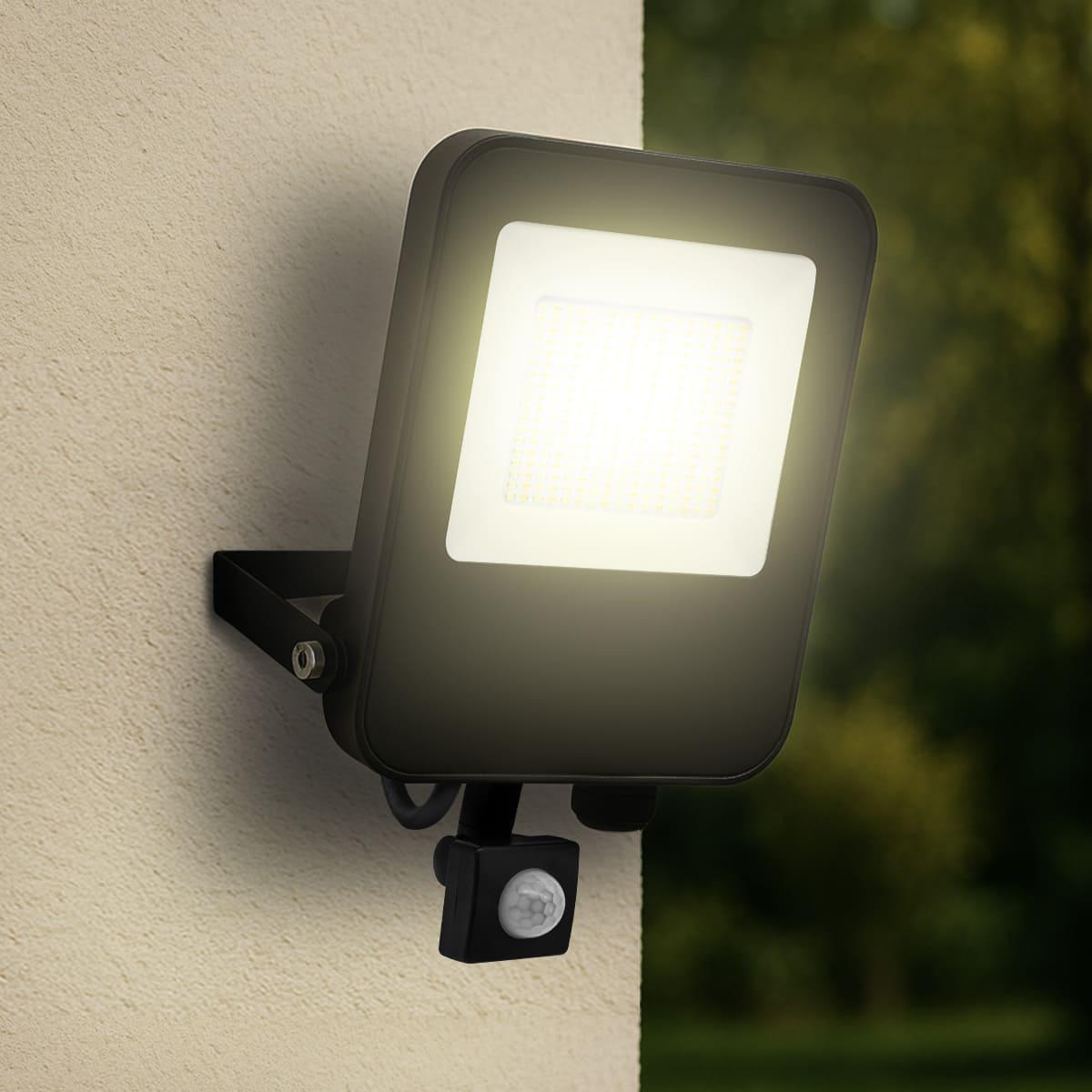 LED Außenstrahler LUCA CCT 3000K/4000K/6500K IP65 schwarz - Leistung einstellbar: 100W/75W/50W - Ausführung: Mit Bewegungsmelder