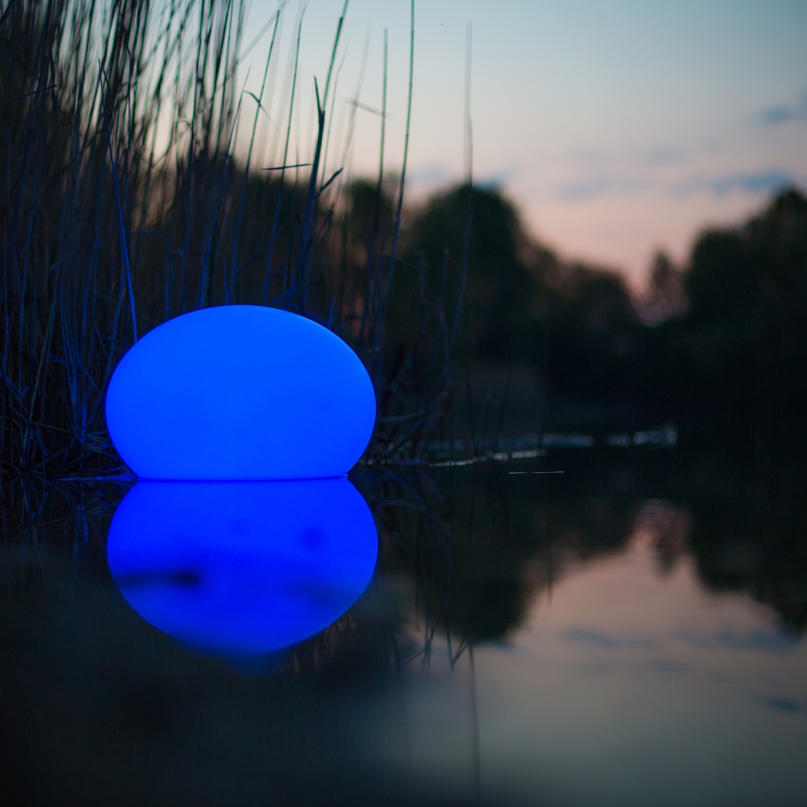 Schwimmleuchte FLATBALL (35x27cm) - Akku - App-Steuerung